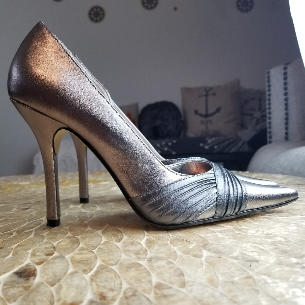 Baker pointed metallic gray shoes